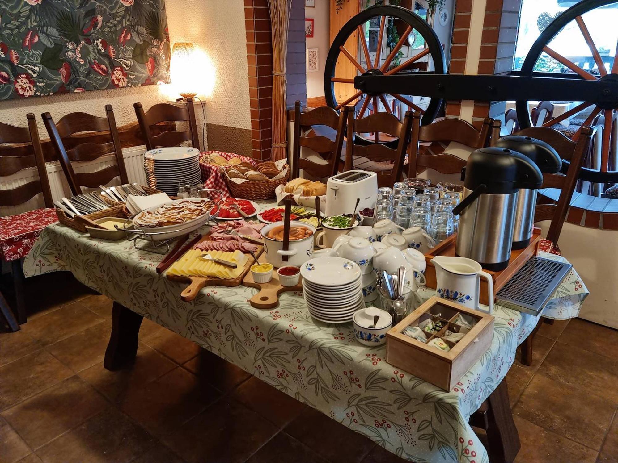 Gosciniec Skolimowka Restauracja I Pokoje Ze Sniadaniem Na Kaszubach フミエルノ エクステリア 写真